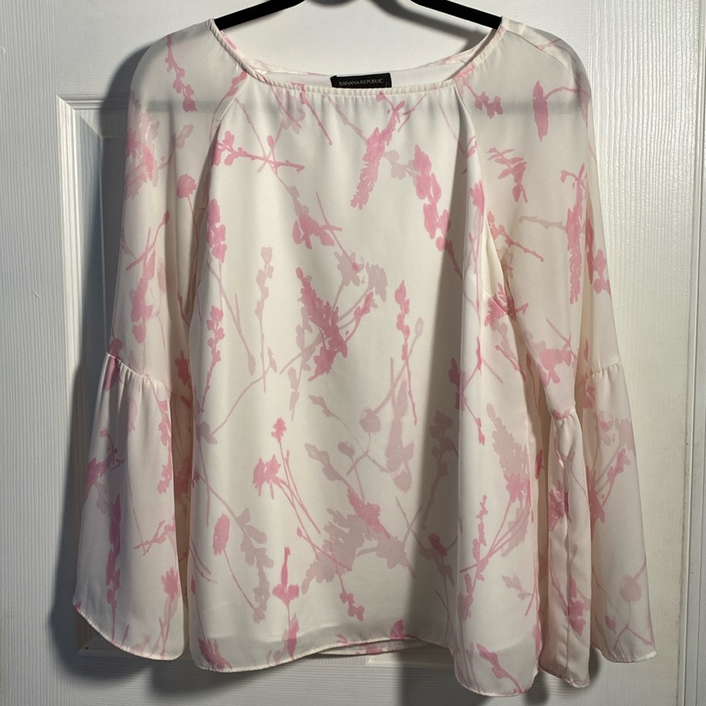 Banana Republic Flutter Sleeve Blouse Top White and Pink Print, Small